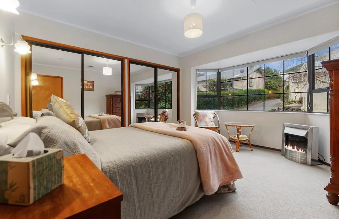 Central Comforts - Mount Eden Holiday Home-1