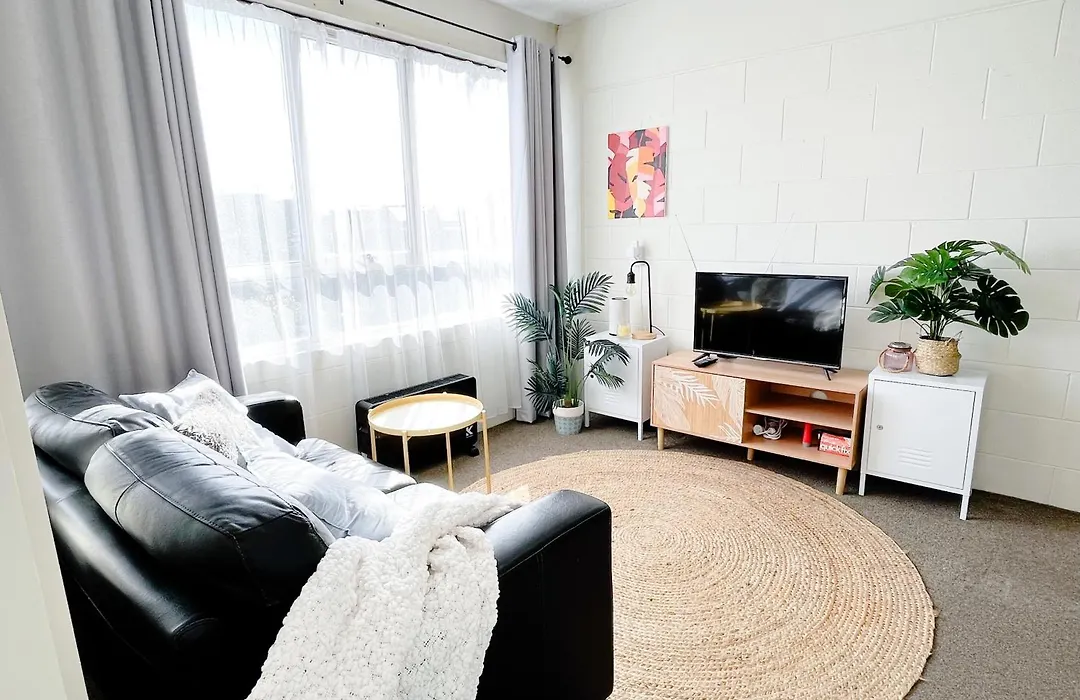 One Bedroom Apartment At Newmarket Free Parking-1
