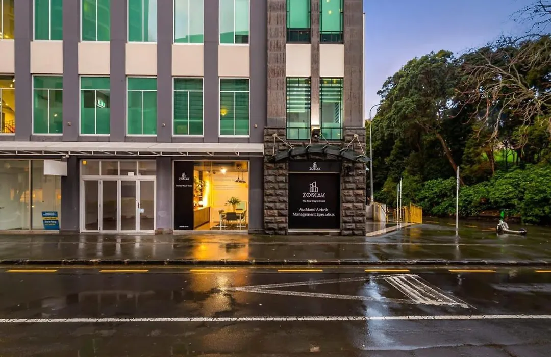 Charming Spacious Two Bedroom In Central Cbd-1