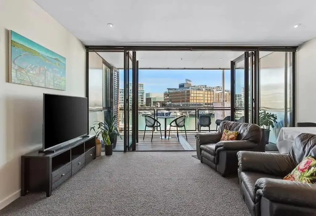 Lovely View Apartment - Free Parking, Pool And Gym-1