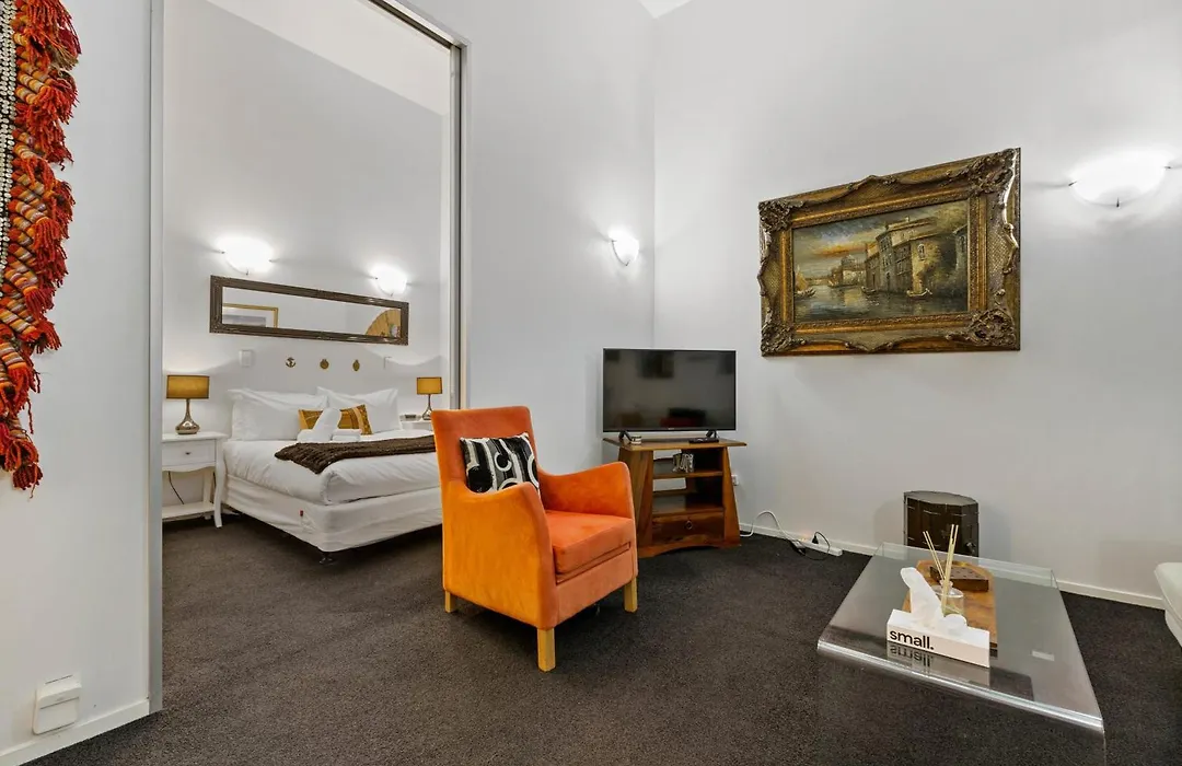 Lovely 1-Bedroom Apartment On Queen Street-1