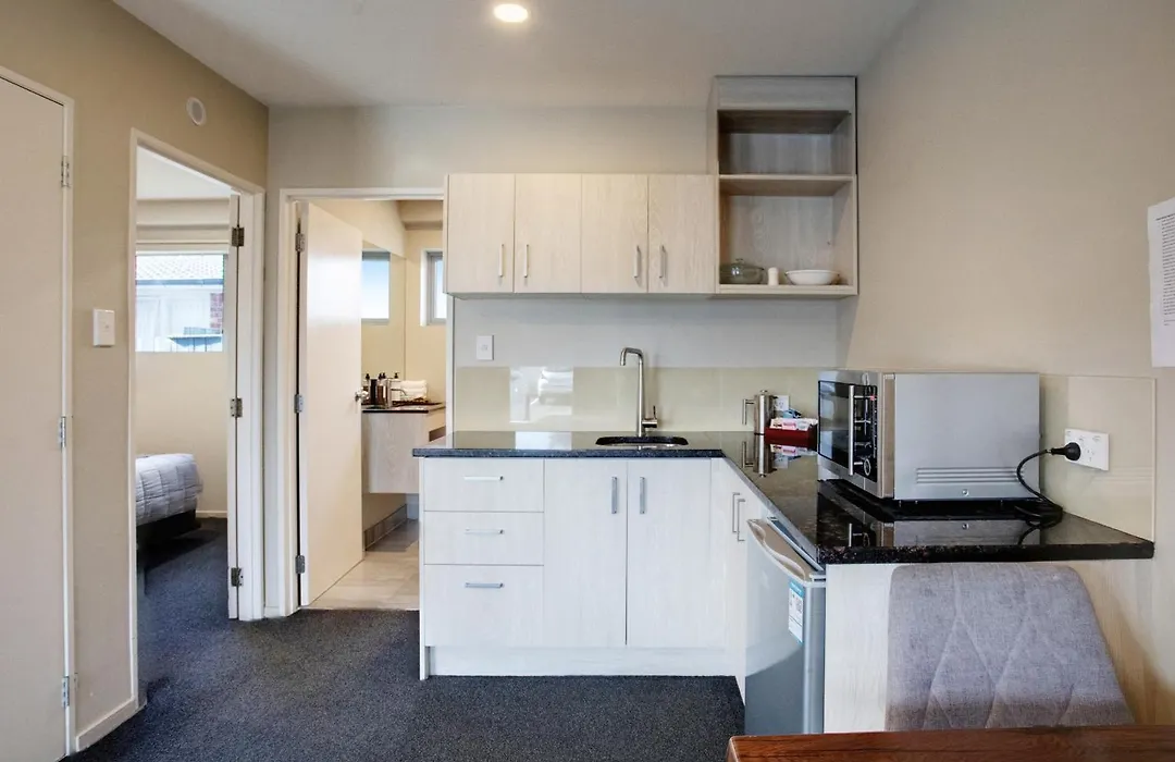 Ellerslie Palms Motel-1