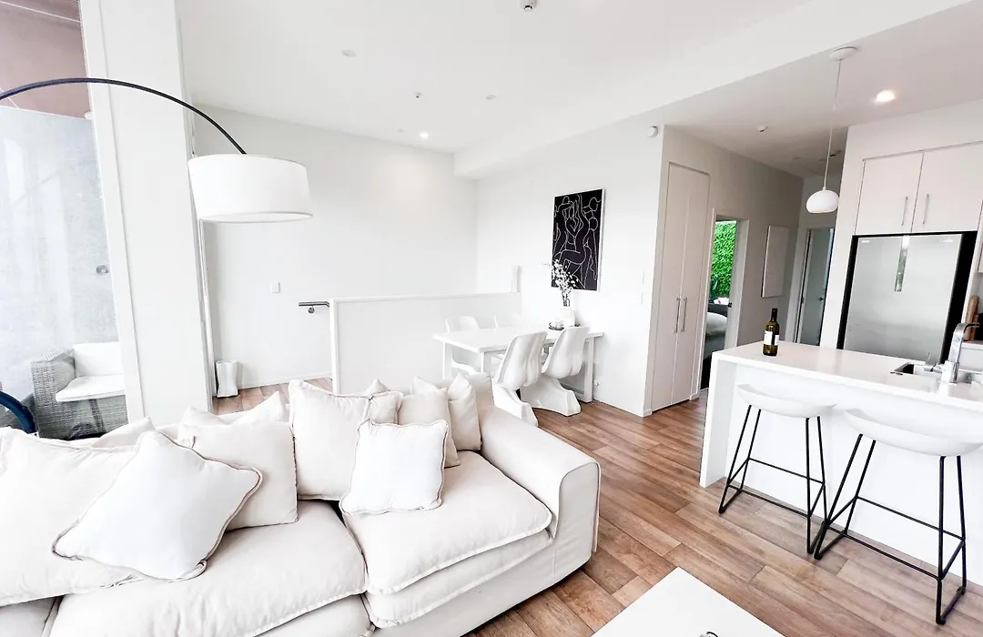 Luxury 2 Bedroom Apartment With Cocktail Bar And Espresso Machine-1