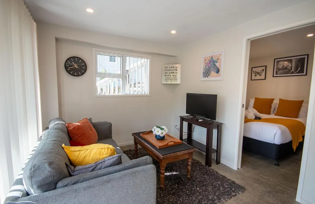 Centrally Located 1 Bedroom Apartment In Auckland-1