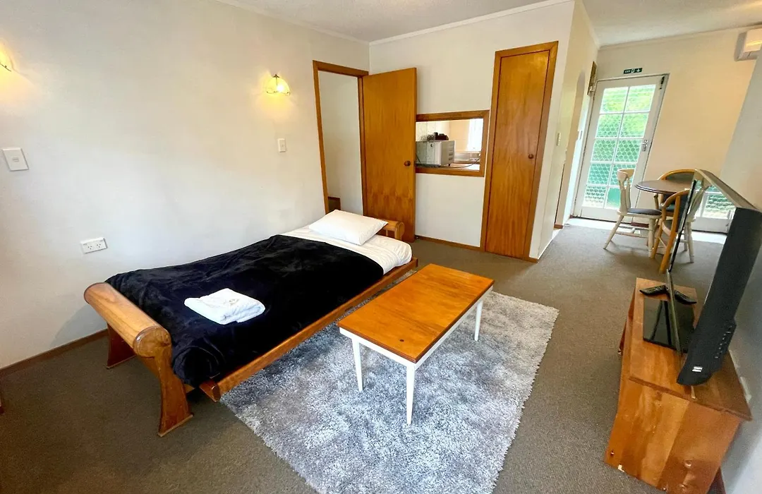Browns Bay Olive Tree - Pet Friendly Family Apartment-1