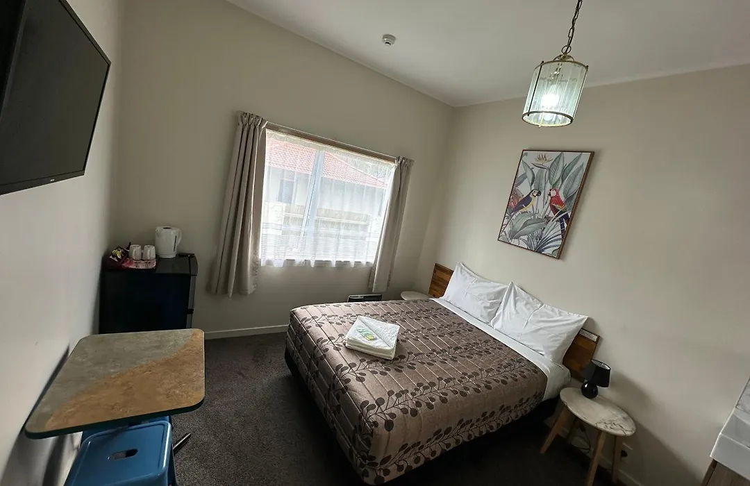 Airport Westney Lodge-1