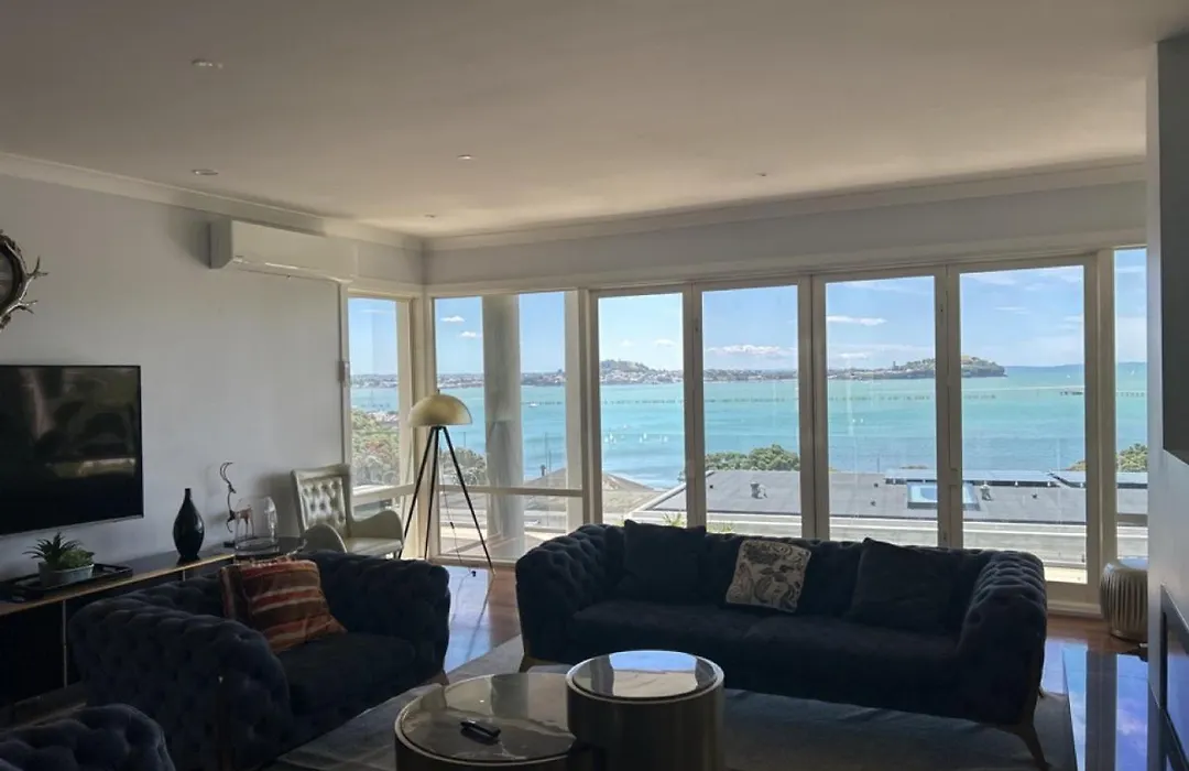 Orakei Grandeur Mansion With Sea Views & Pool-1