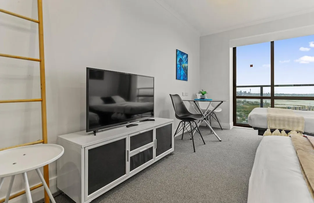 Skyline Sojourn Studio With Parking And Sea Views-1