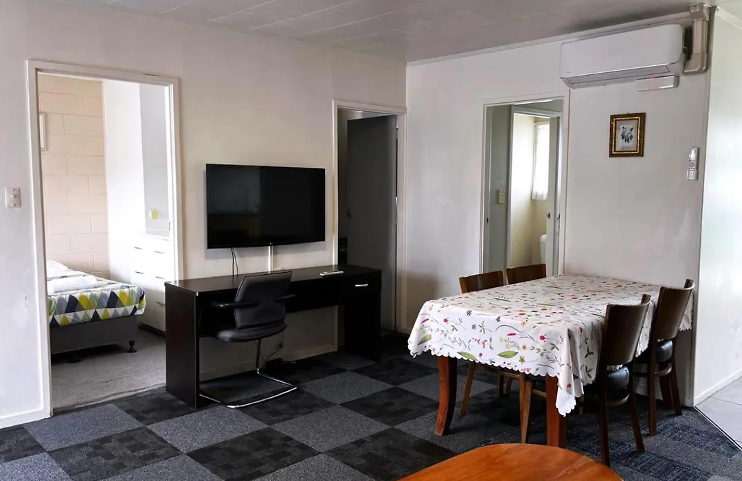 Takanini Park Motor Lodge-1