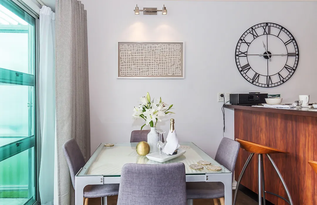 Premium 1Br Apartment At Princes Wharf-1