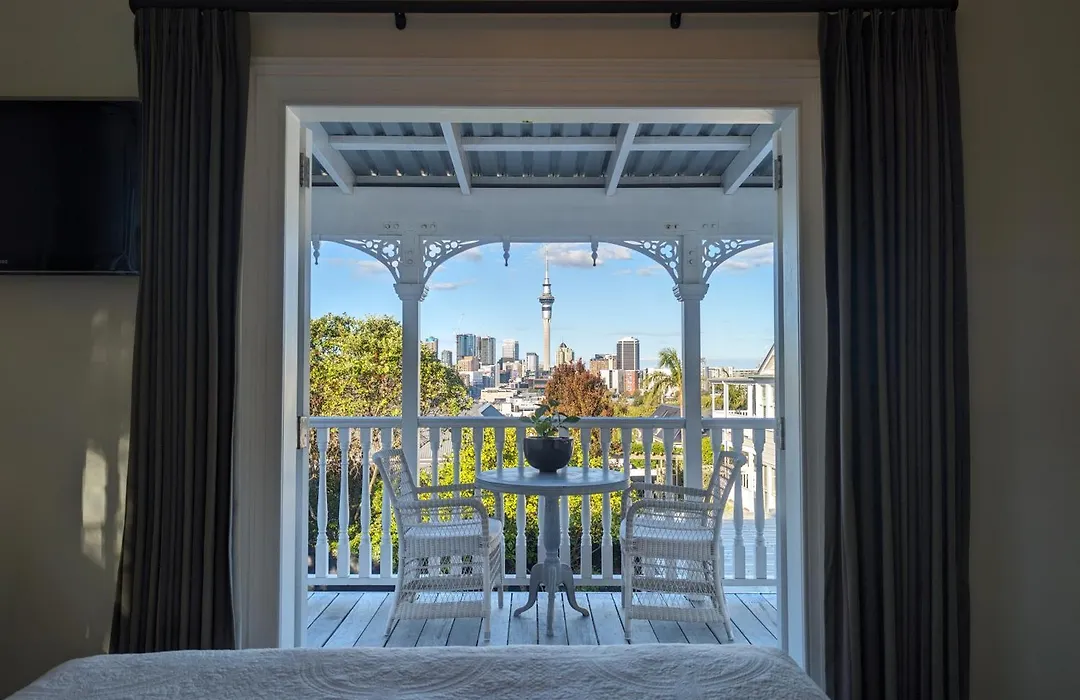 Ponsonby Manor-1