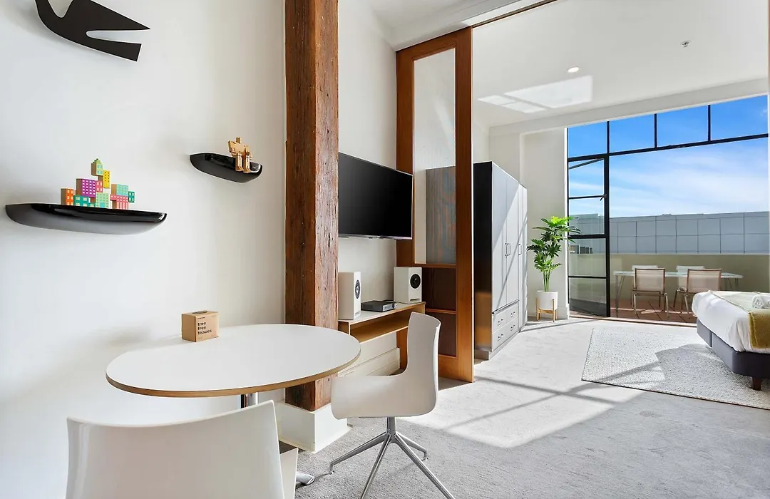 Lovely Bright Apt With Pool And Gym By Zodiak Stays-1