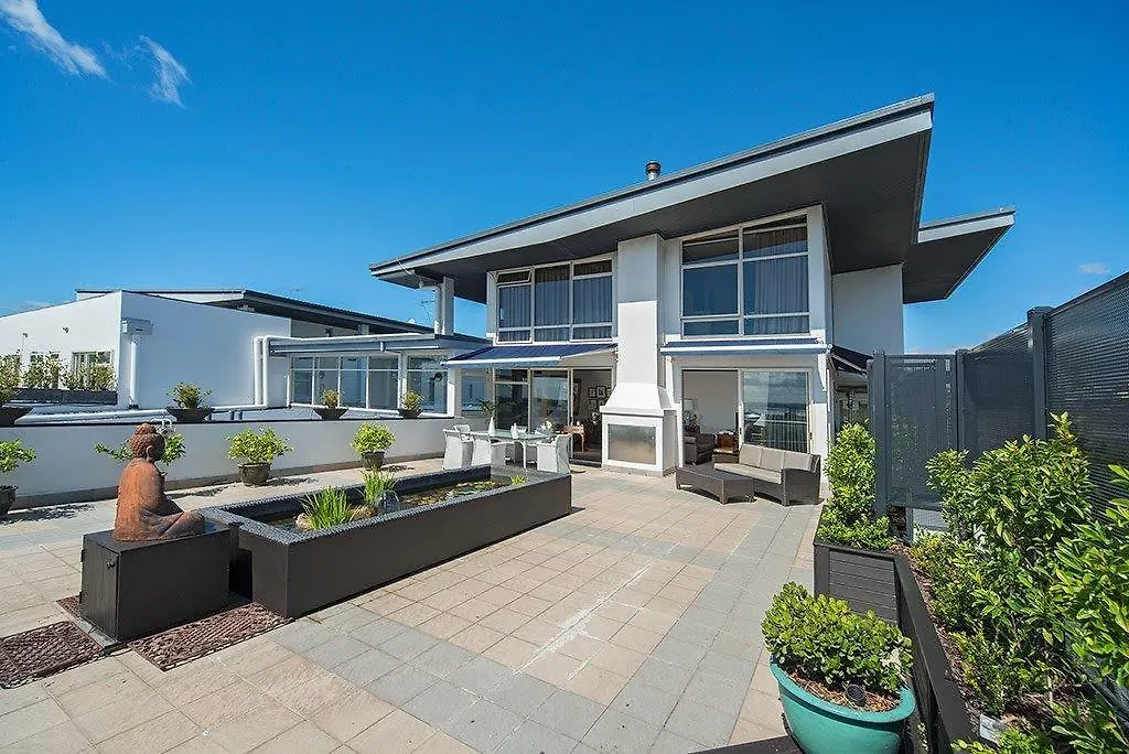 Luxury 3 Bedroom Duplex Penthouse Apartment-1