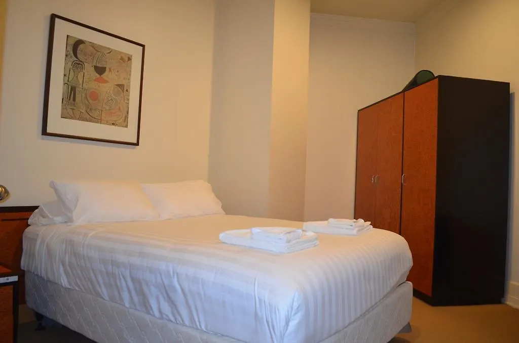 Classic One Bedroom Apartment- Pool And Gym!-1