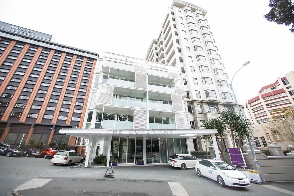 Bright And Airy One Bedroom Apartment:Great Views!-1