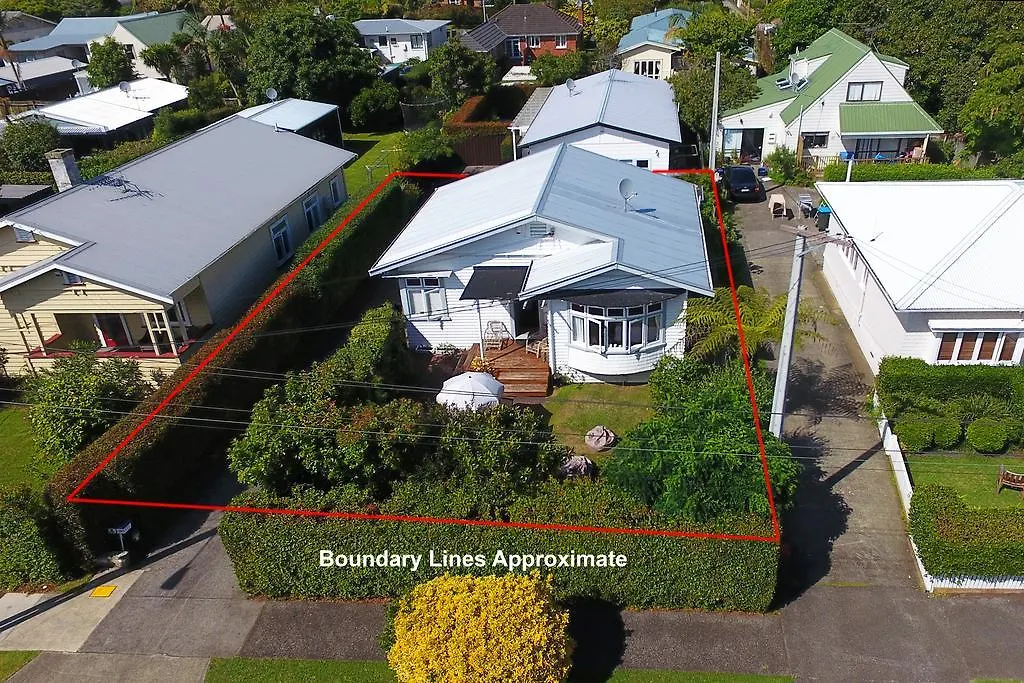 A 3 Bedroom Bungalow Retreat Near Eden Park-1