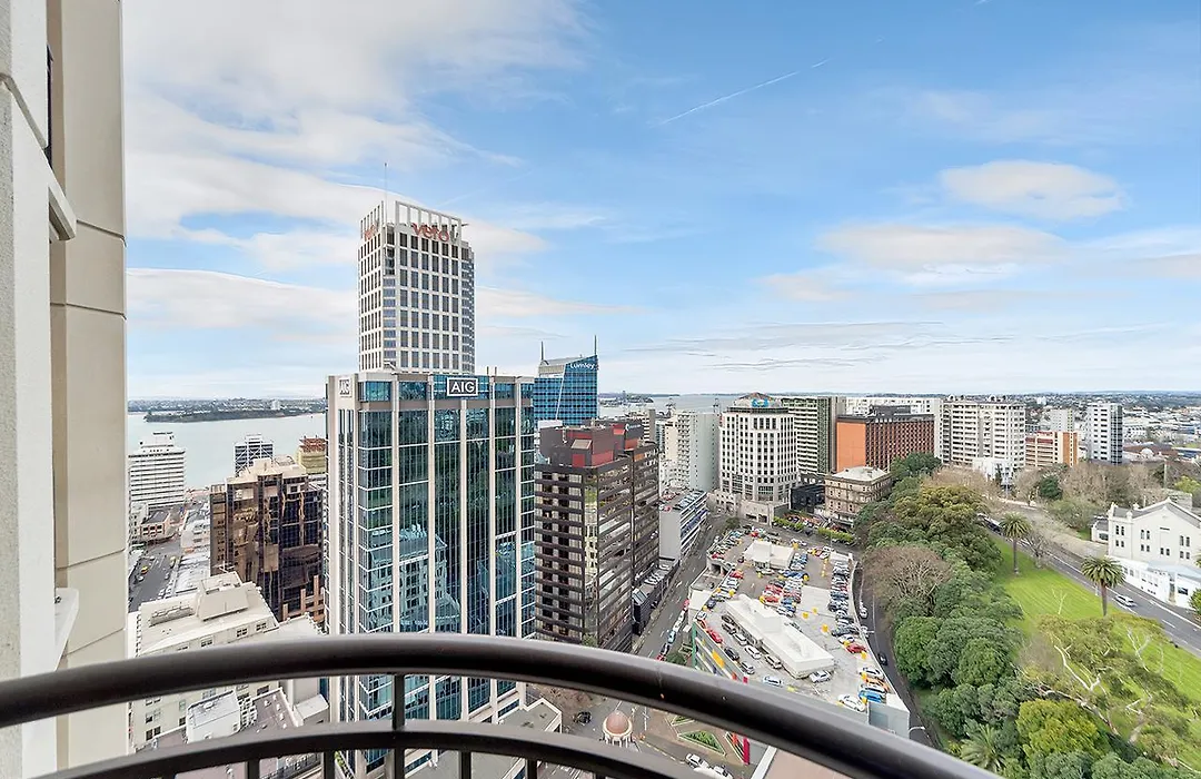 Qv Stays Peace And Style In The Iconic Metropolis-1