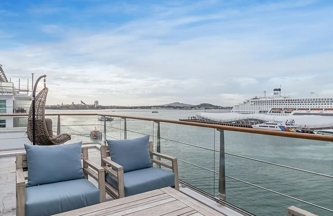 Princes Wharf 1Br Sub-Penthouse With Panoramic City & Ocean Views-1