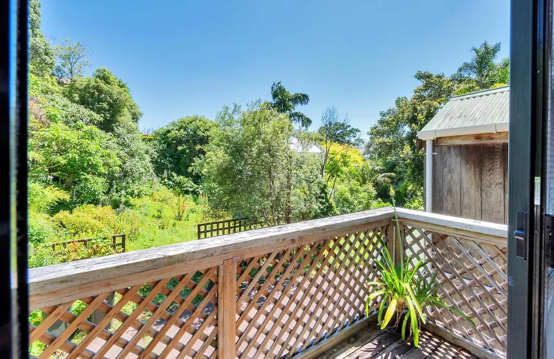 Ponsonby Gardens With Deck And Parking-1