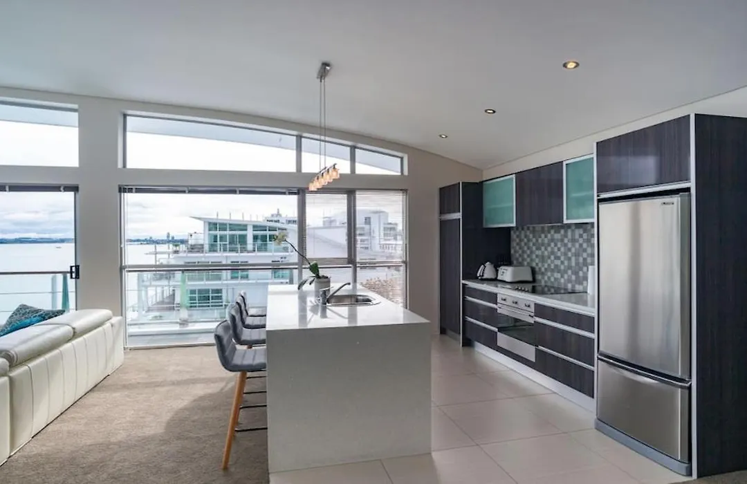 Princes Wharf'S Truly Stunning North-West Loft-1