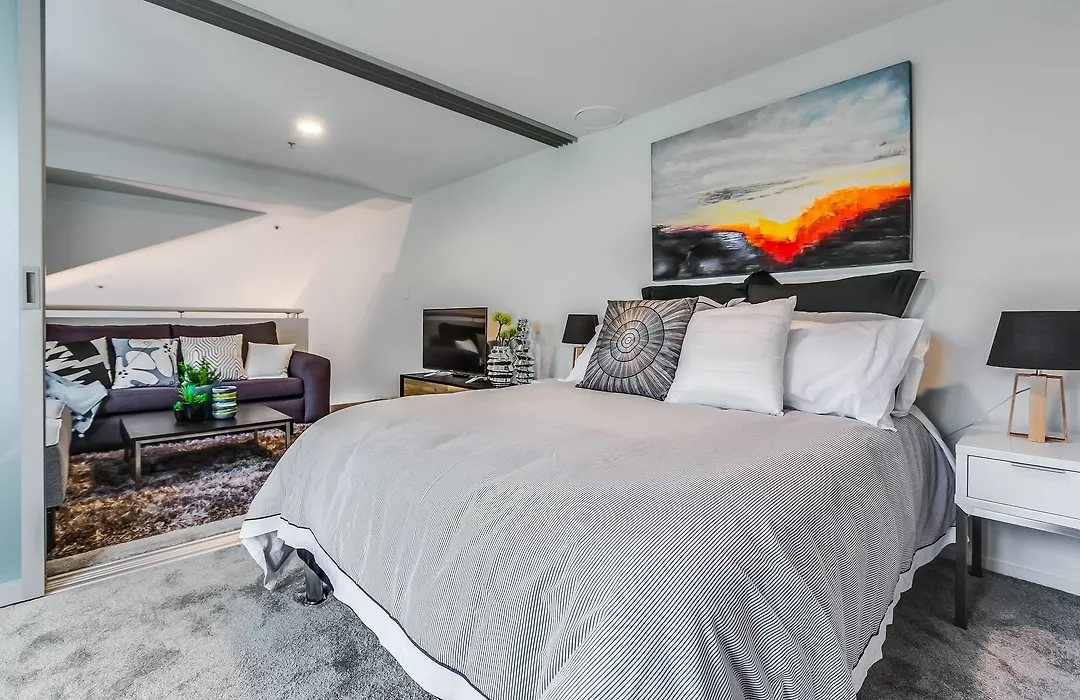 Penthouse With Mezzanine & Harbor Views-1
