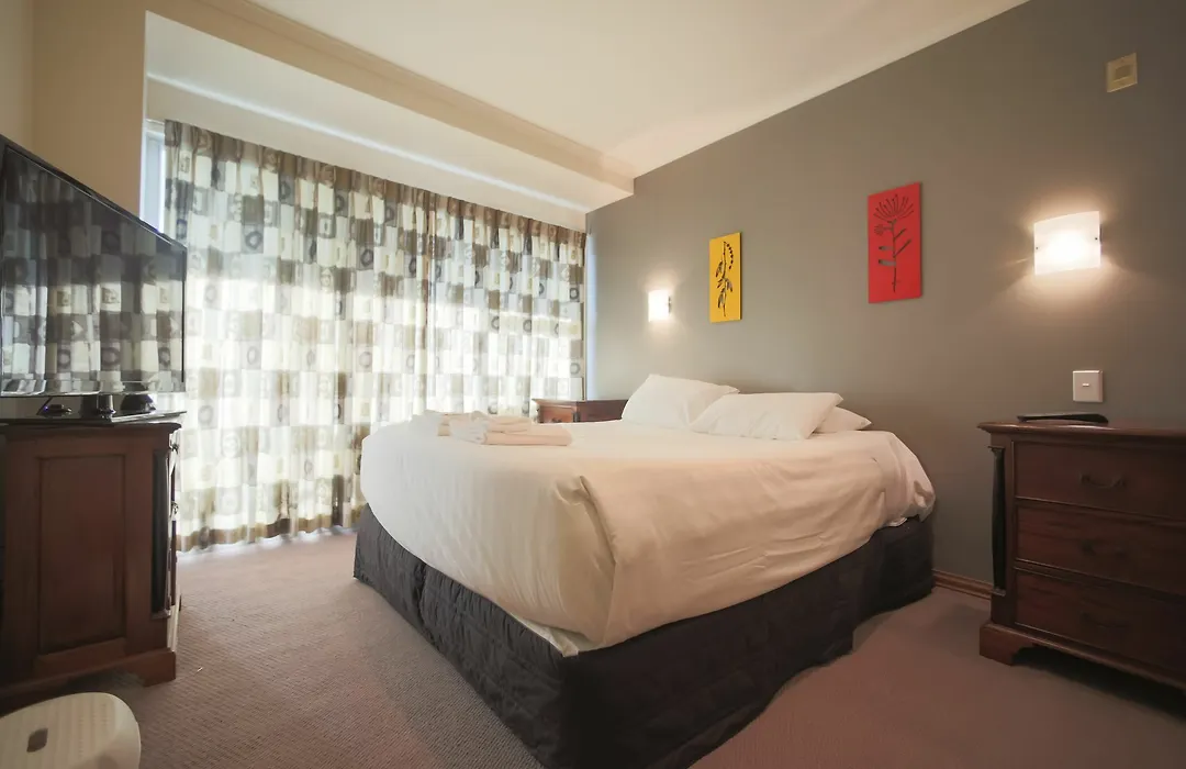 Stunning Apartment At Princes Wharf-1