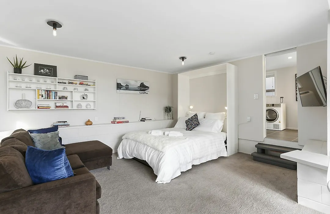Spacious Studio On The Park-1