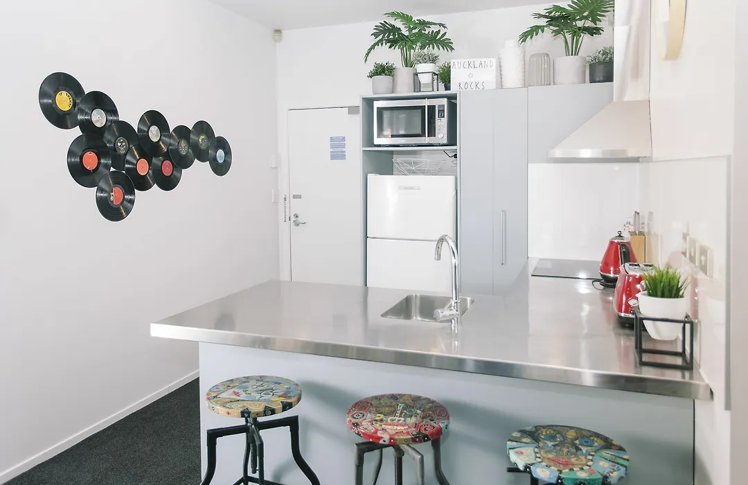 Towny Downtown Haven - 2 Bedrooms-1