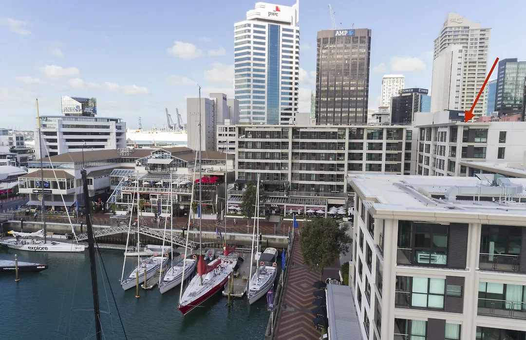 Bright Modern One Bed Marina Penthouse-1
