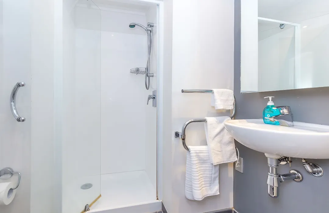 Central Two Bedroom On Queen Street-1