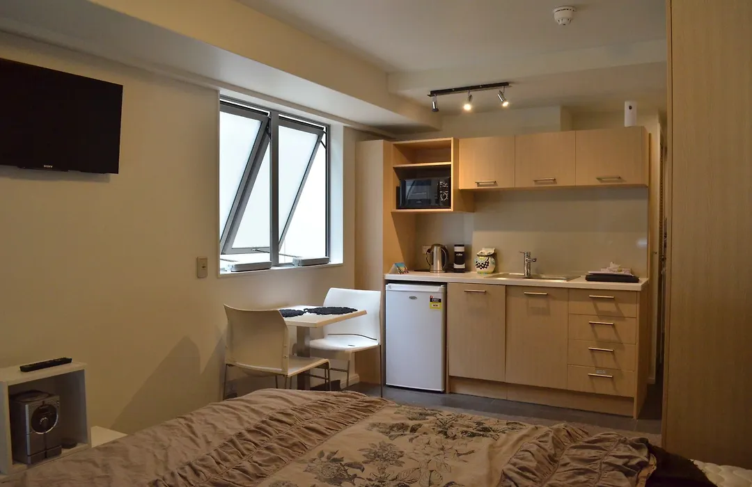 Cosy Inner City Studio Apartment-1