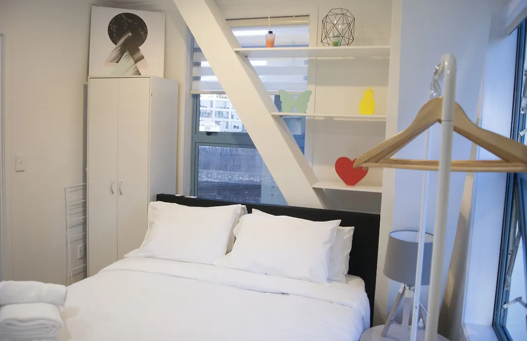 Snug Auckland City Studio-1