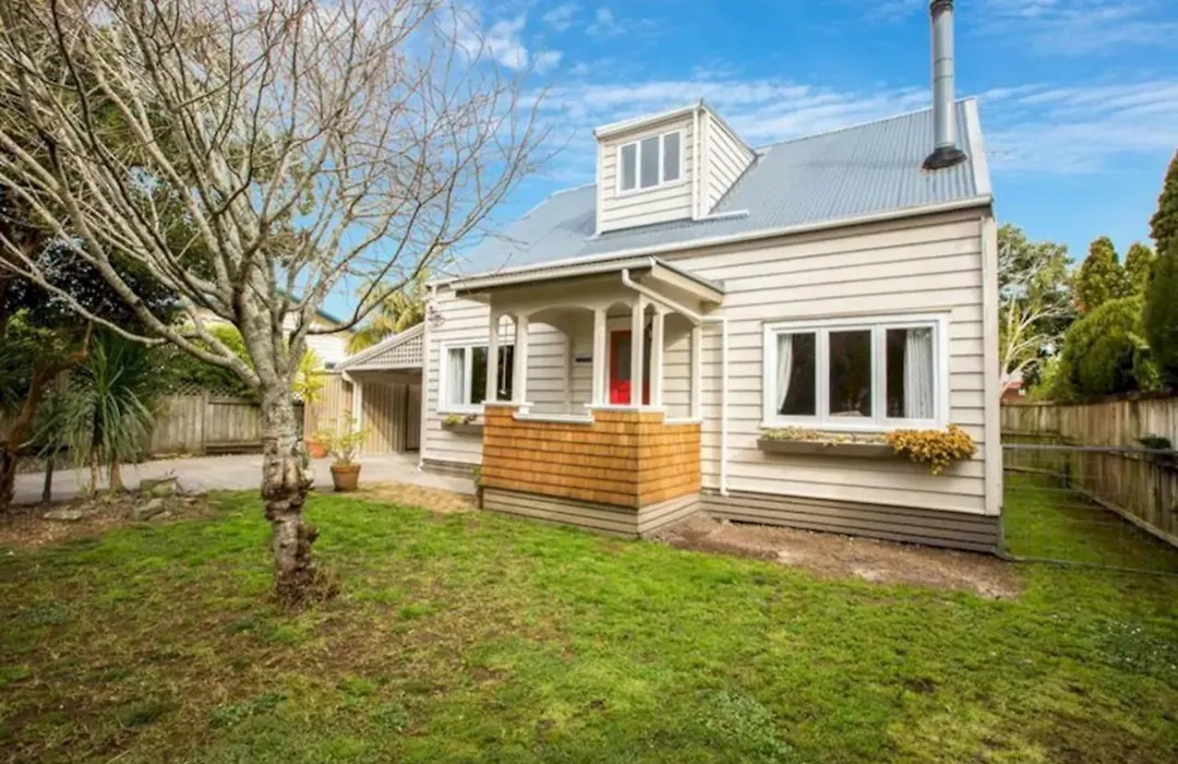 Sunny 4 Bedroom House In The Heart Of Mount Roskill-1