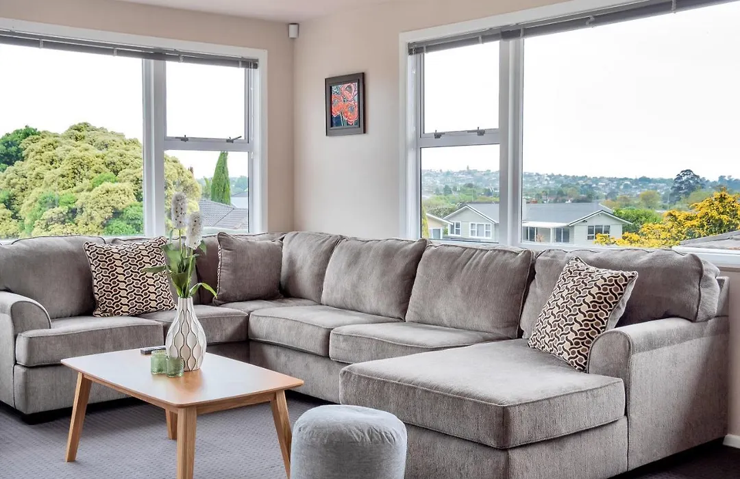Fabulous Three Bedroom Home In Pakuranga-1