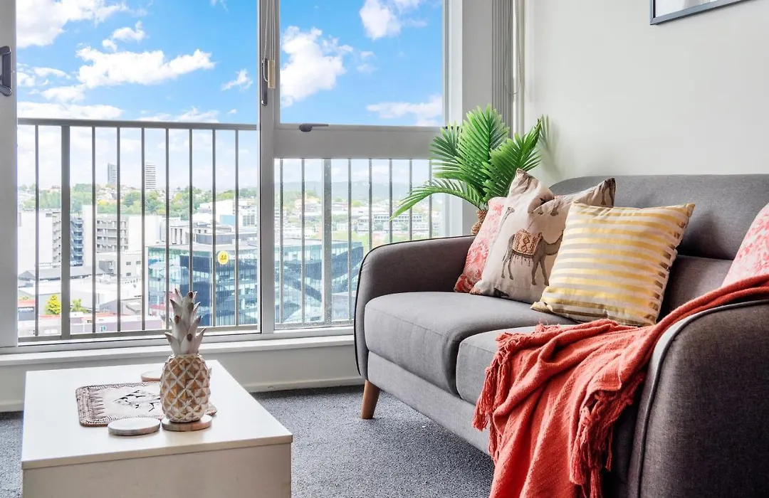 Cityscape Charm Apt W Parking, Views, Pool & Gym-1