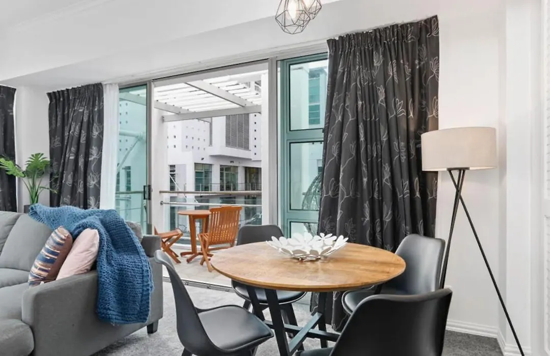 Chic 1 Bedroom Princess Wharf Apartment W/ Ac-1