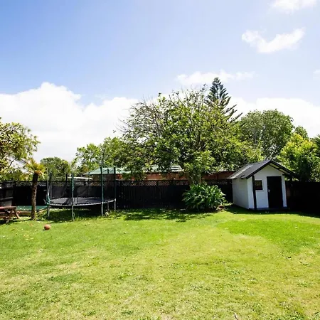 Gorgeous Family Retreat In Meadowbank With Pool-3