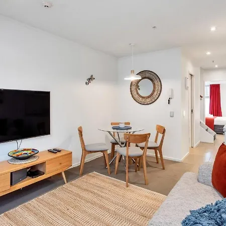 Metro Living Apt Near Skytower And Parking-3