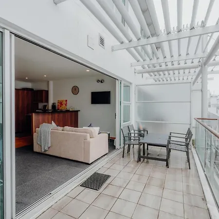 Awesome 2Br Apartment Viaduct Harbor - Wifi & Aircon-2