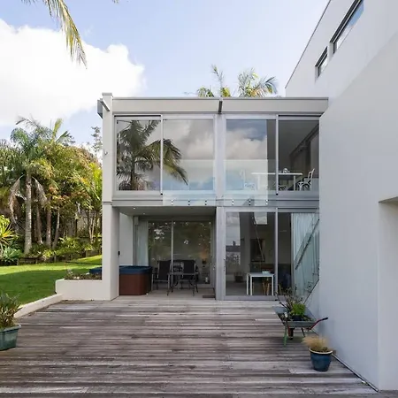 Wild Palms Awesome Living-3