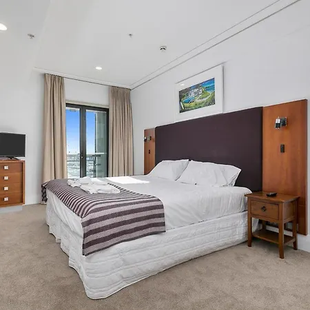 Stunning & Spacious Haven On The Waterfront!-2