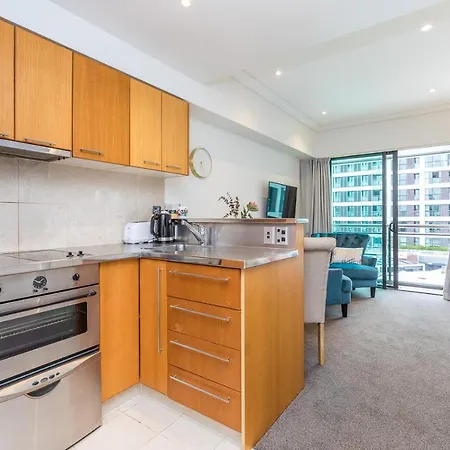 Comfortable & Cozy - Newly Furnished 'Quays'-3
