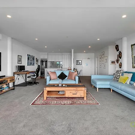 Qv Stays Spacious Waterfront Suite-2
