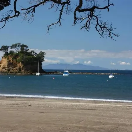 Northshore Cliff-Top Hideaway, Expansive Sea Views-2