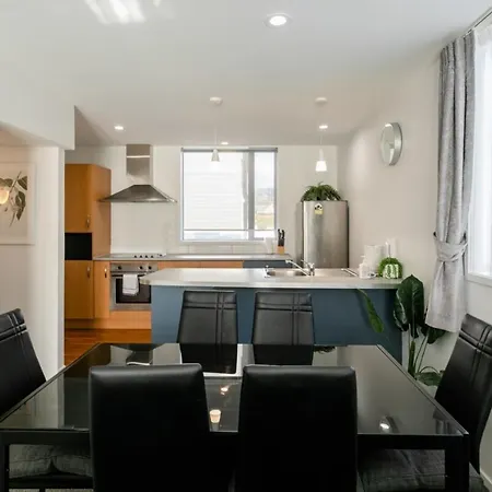 Gorgeous 3 Bedroom Townhouse-3