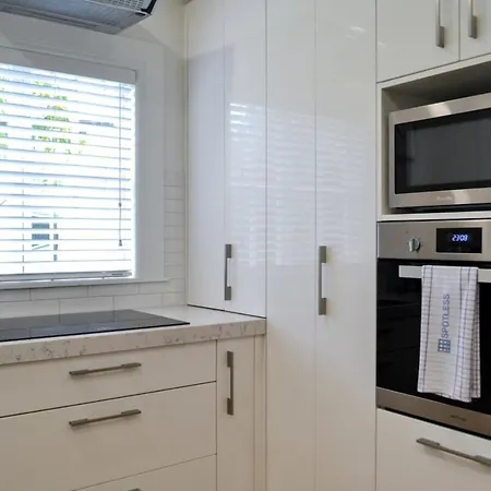 Heritage Renovated 2 Bedroom Ponsonby Villa-3