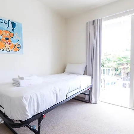 Light-Filled Newly Renovated 3 Bedroom Villa In Remuera-3
