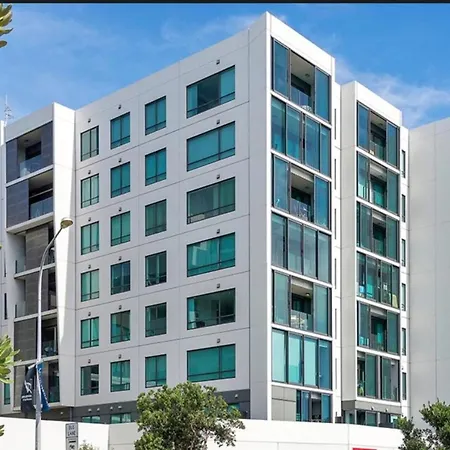 Modern 1 Bedroom Downtown Apartment 3 Minutes To Spark Arena-2