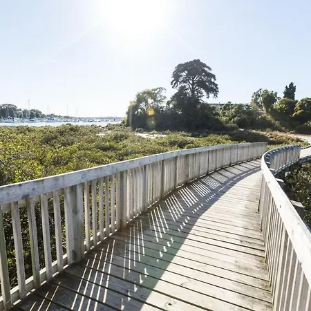Harbour And Coastal 3 Bedroom Home With Path Views-3