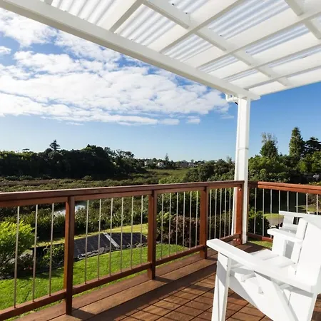 Harbour And Coastal 3 Bedroom Home With Path Views-2
